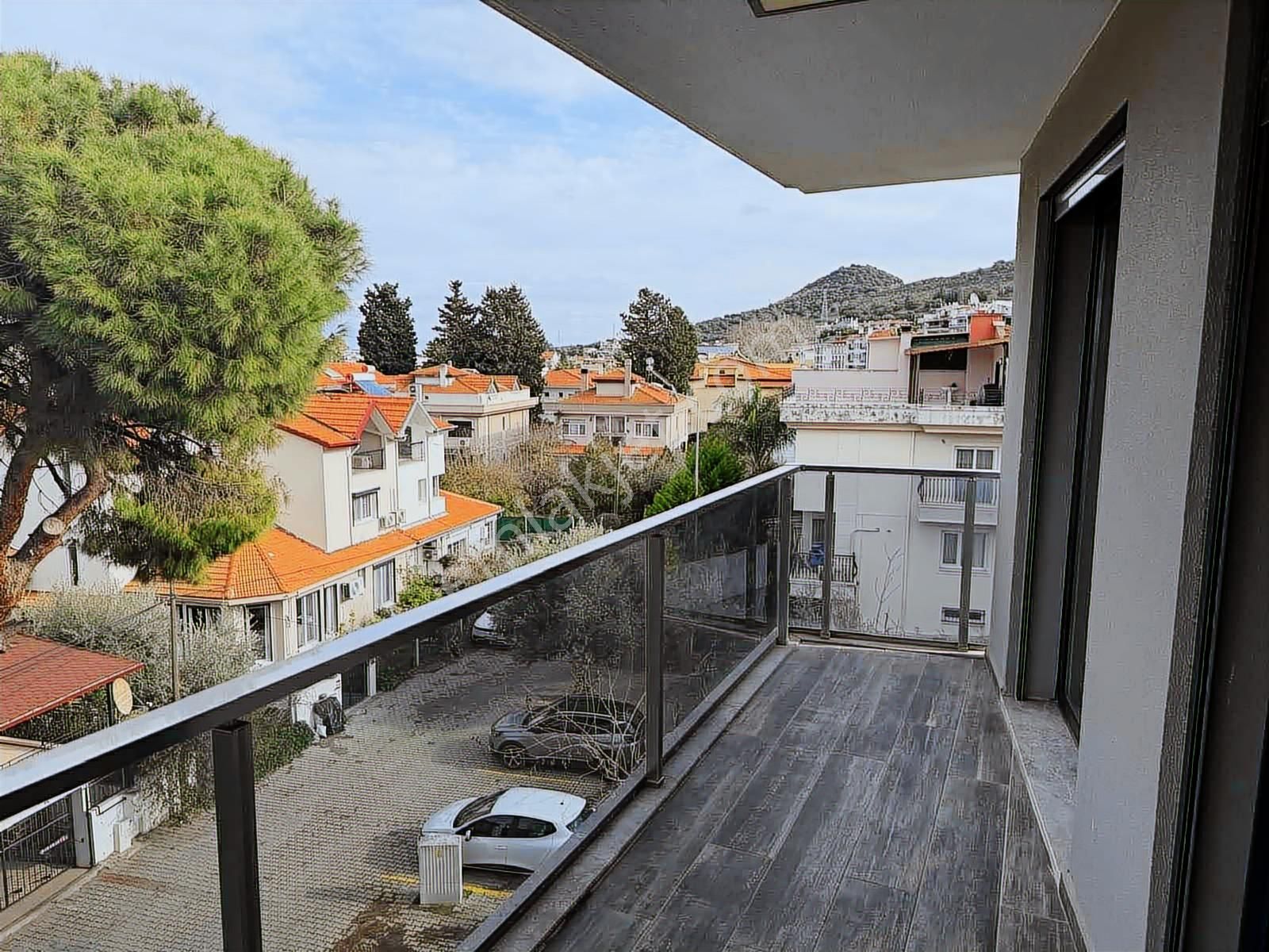 Narlıdere Limanreis'te Deniz Manzaralı 3+1 Dubleks Daire - Görsel 9