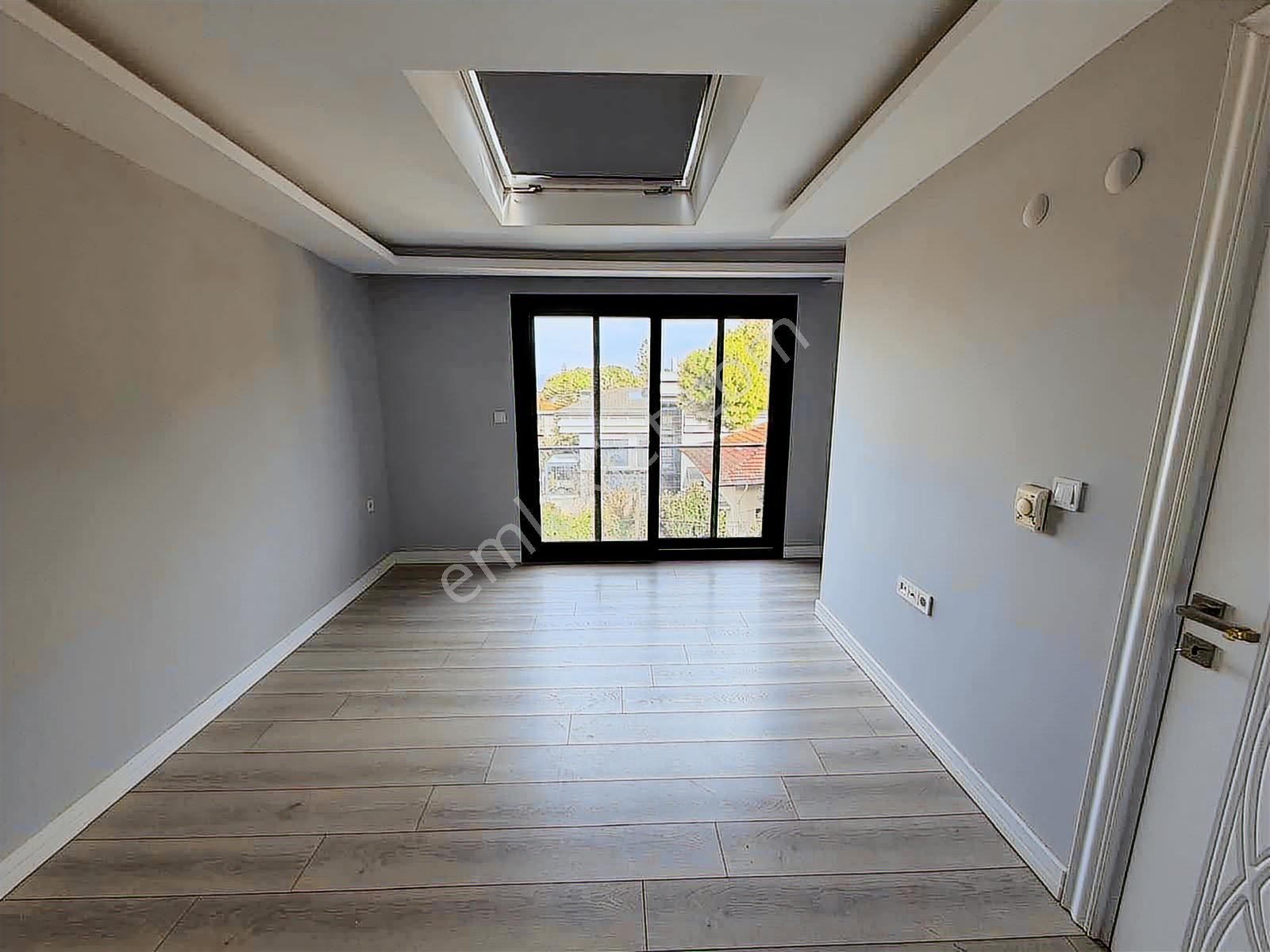 Narlıdere Limanreis'te Deniz Manzaralı 3+1 Dubleks Daire - Görsel 3