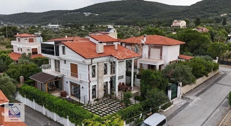 Urla Çeşmealtı Tam Müstakil 7+1 Saunalı Villa - Görsel 3