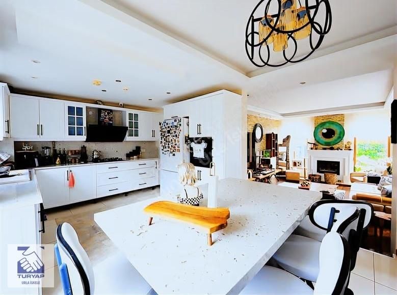 Urla Çeşmealtı Tam Müstakil 7+1 Saunalı Villa - Görsel 29