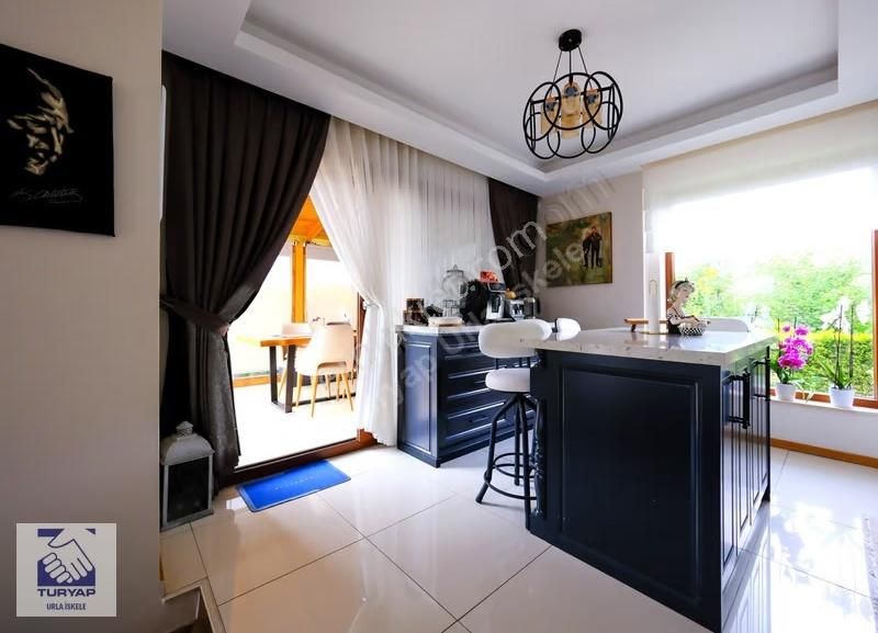 Urla Çeşmealtı Tam Müstakil 7+1 Saunalı Villa - Görsel 4