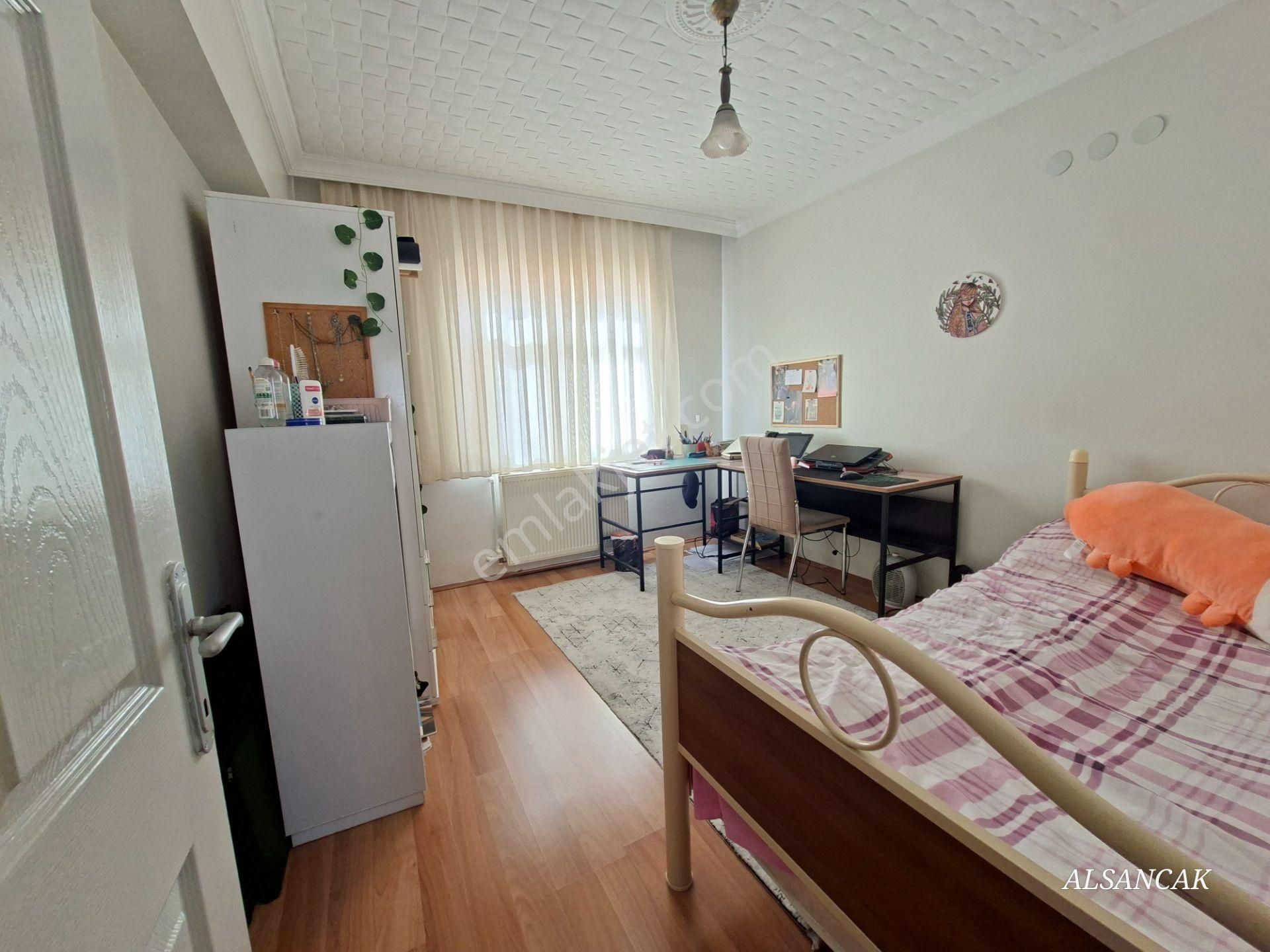 Alsancak Merkezde 4+1 Ön Cephe Teraslı Dubleks Krediye Uygun - Görsel 10