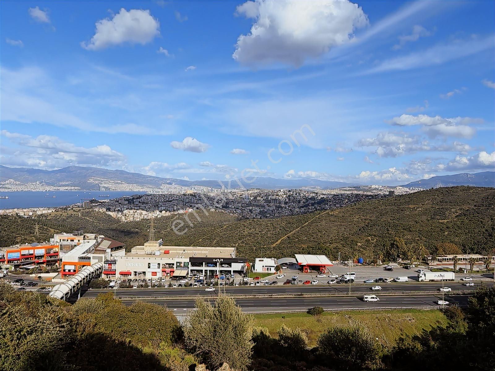 Balçova Çetin Emeç'te İmar Sınırında Müstakil Tapulu Arsa