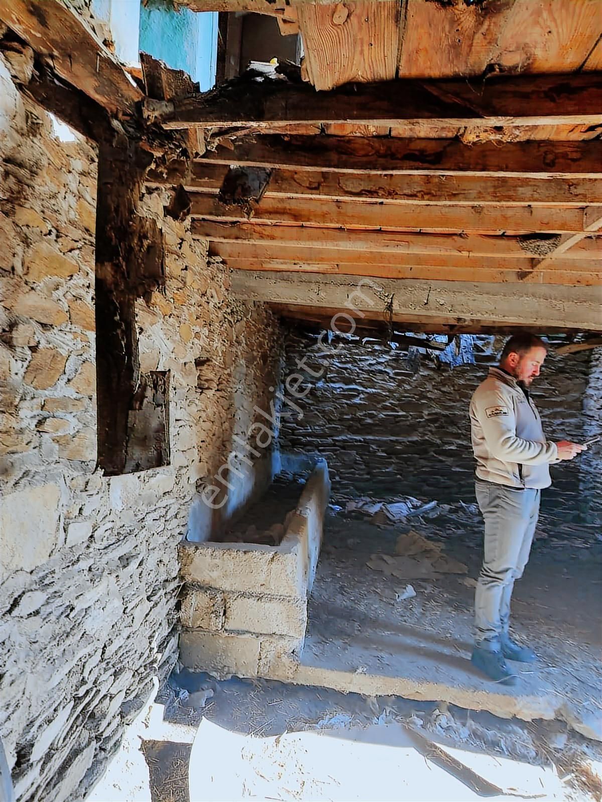 İzmir Bayındır Pınarlı Satılık Müstakil Ev Ve Arsası - Görsel 12