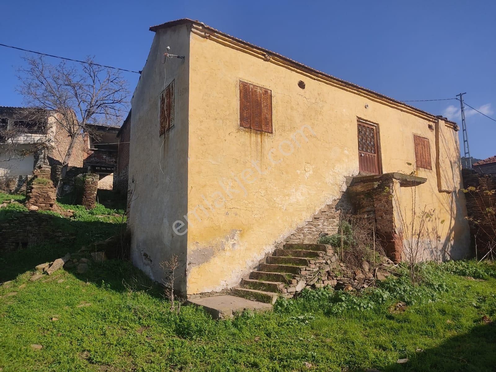 İzmir Bayındır Pınarlı Satılık Müstakil Ev Ve Arsası