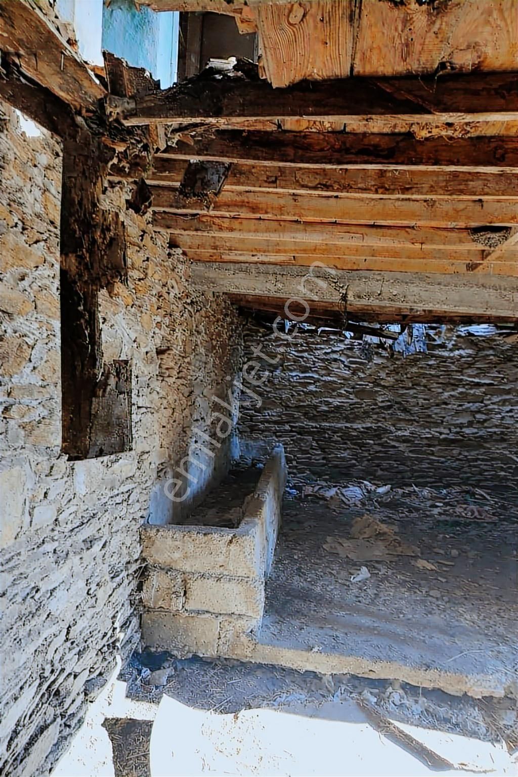 İzmir Bayındır Pınarlı Satılık Müstakil Ev Ve Arsası - Görsel 4