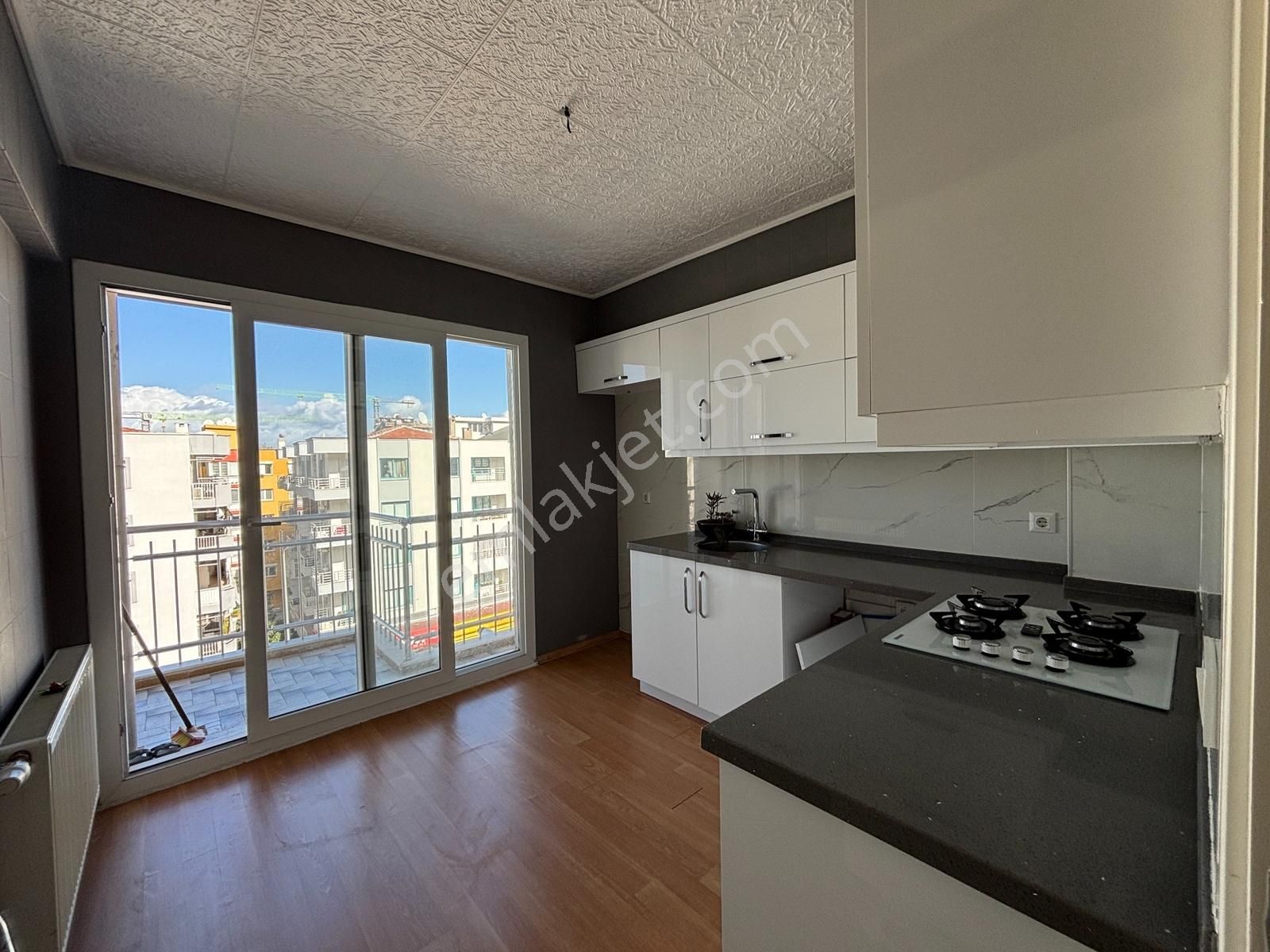 Narlıdere Ilıca Da Kiralık 2+1 Daire - Görsel 12