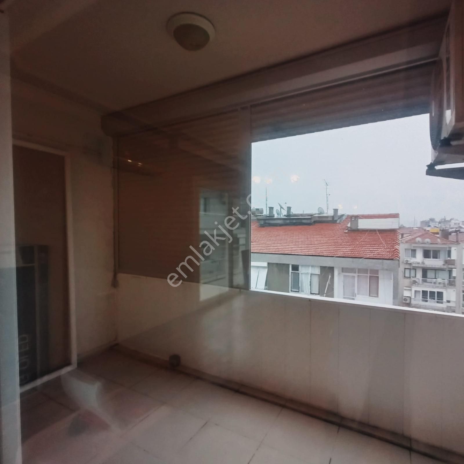 Karşıyaka İzbana 50 M Mesafede Site İçi Yapılı 3+1 160 M2 - Görsel 4