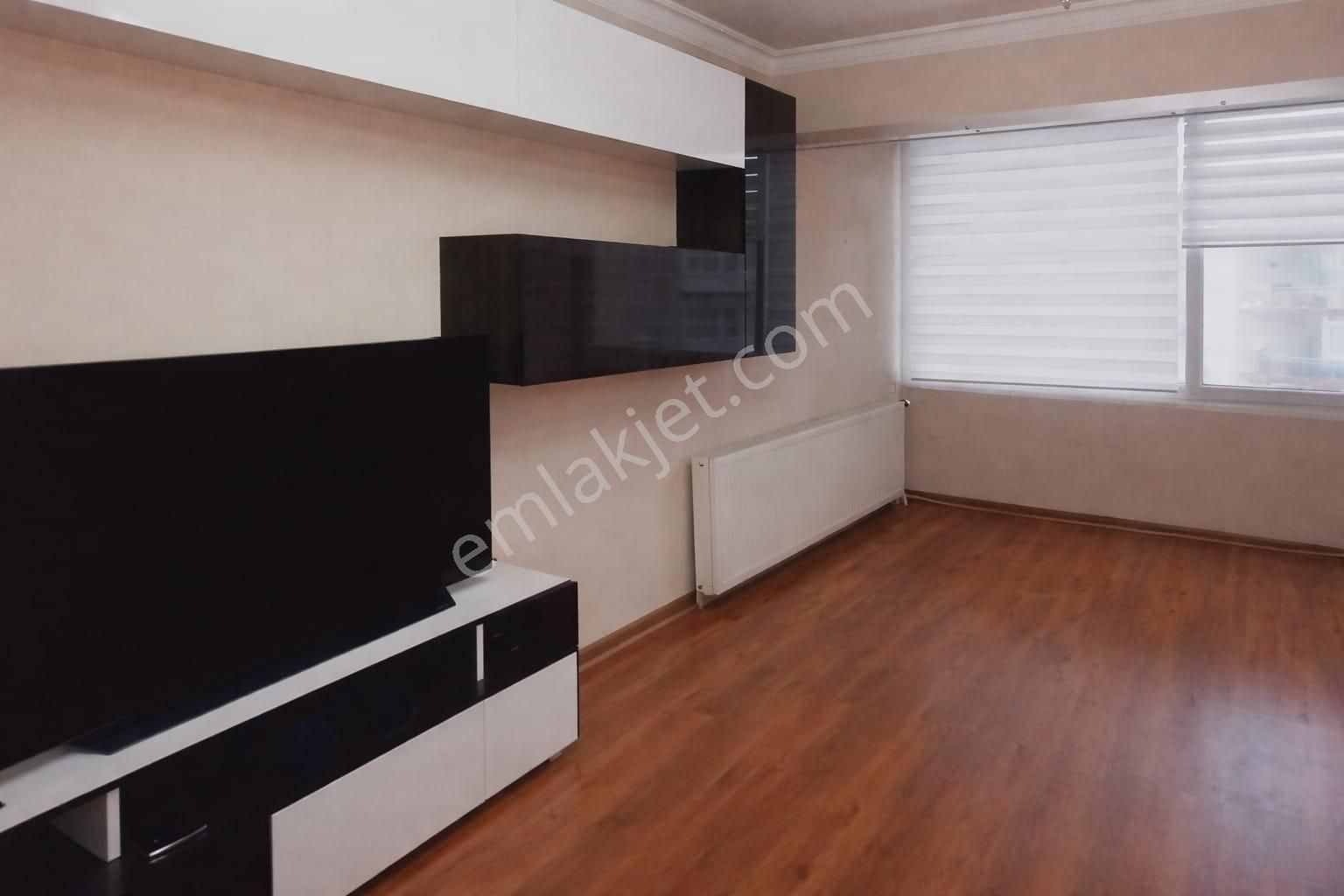 Karşıyaka İzbana 50 M Mesafede Site İçi Yapılı 3+1 160 M2