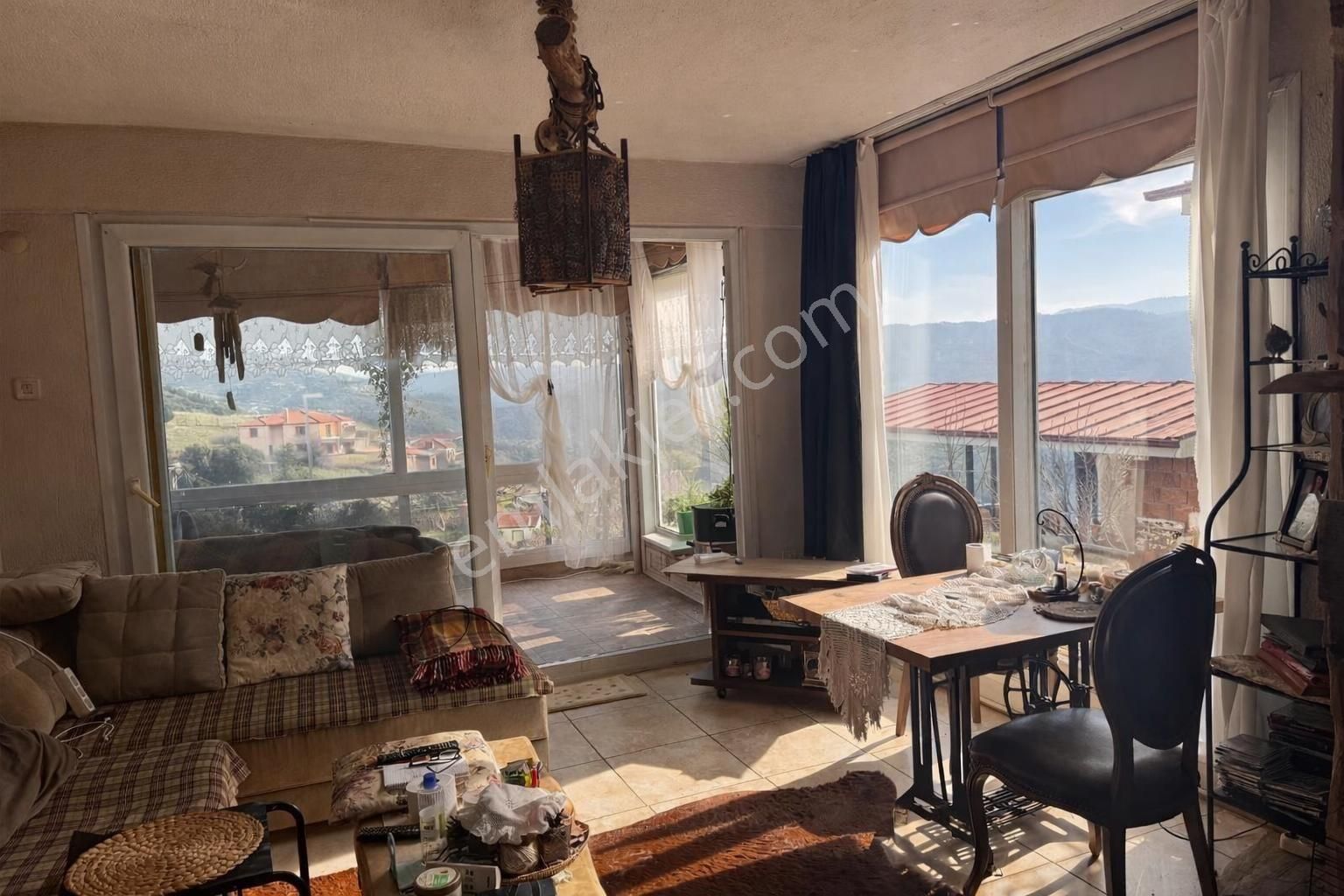 Seferihisar Orhanlı Satılık Müstakil Ev Ve Arsası