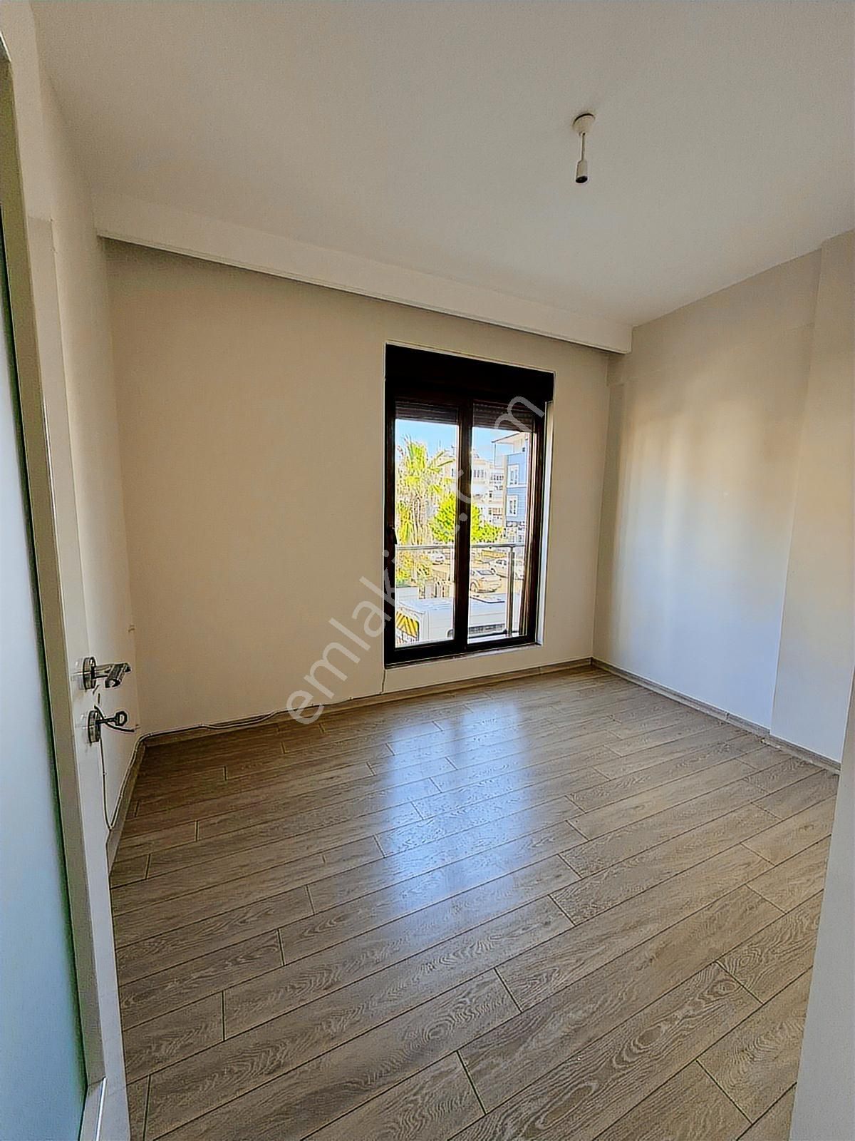 Rauf Denktaş Cad. Ayrı Mutfak 2+1 Boş Daire - Görsel 13