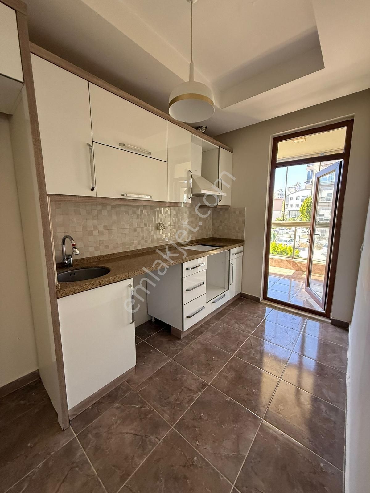 Rauf Denktaş Cad. Ayrı Mutfak 2+1 Boş Daire - Görsel 17