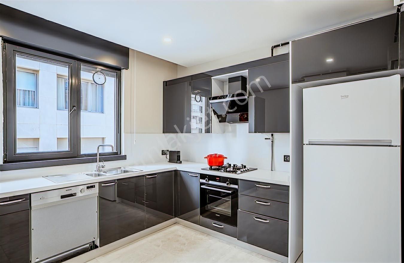 Caddebostan Şerafettin Sk'da Yeni Binada Full Eşyalı Kiralık 3+1 - Görsel 16