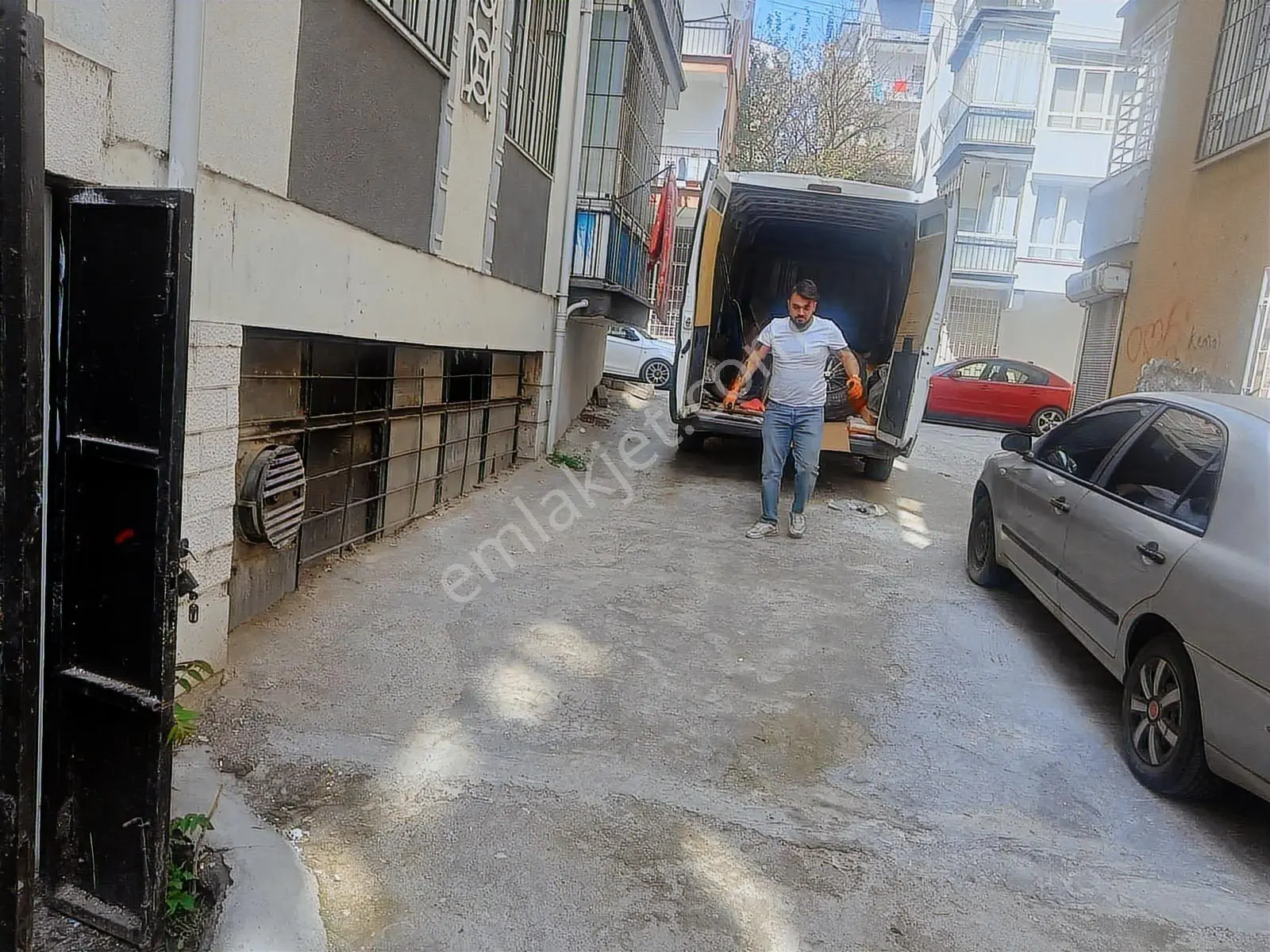 Demetlale'de Vatan Caddesine Yakın Çok Amaçlı Satılık Depo