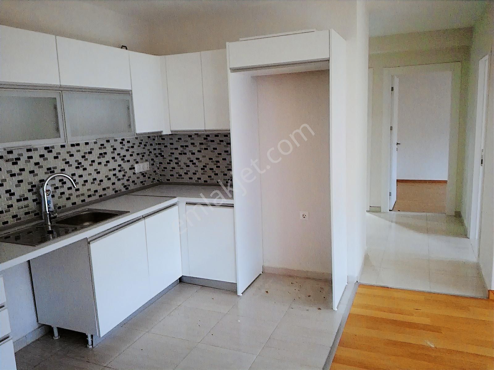 Maltepe Zümrütevlerde Full Ada Sitesi İçerisinde 2+1 80m2 Net - Görsel 17