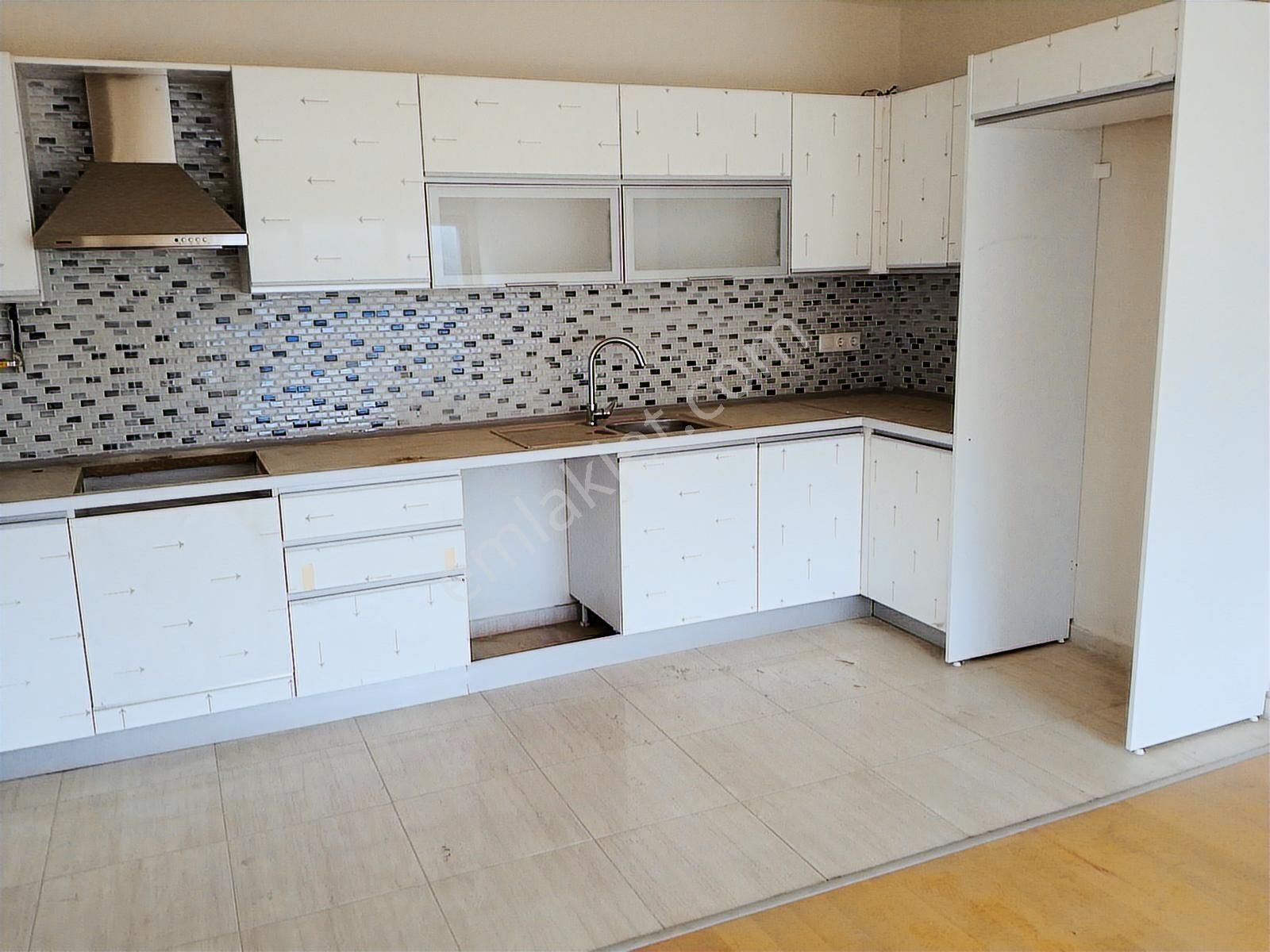 Maltepe Zümrütevlerde Full Ada Sitesi İçerisinde 2+1 80m2 Net - Görsel 11