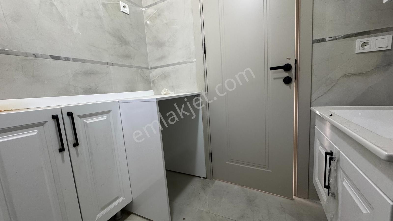 Ulubatlı Hasan Cami Yakını Sıfır 3+1 Daire - Görsel 8