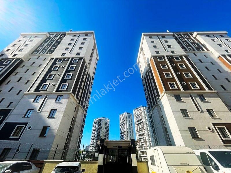 Mertcan Dan Yakacık Meydana Yürüme Site İçi 3+1 Ebeveyn Banyolu