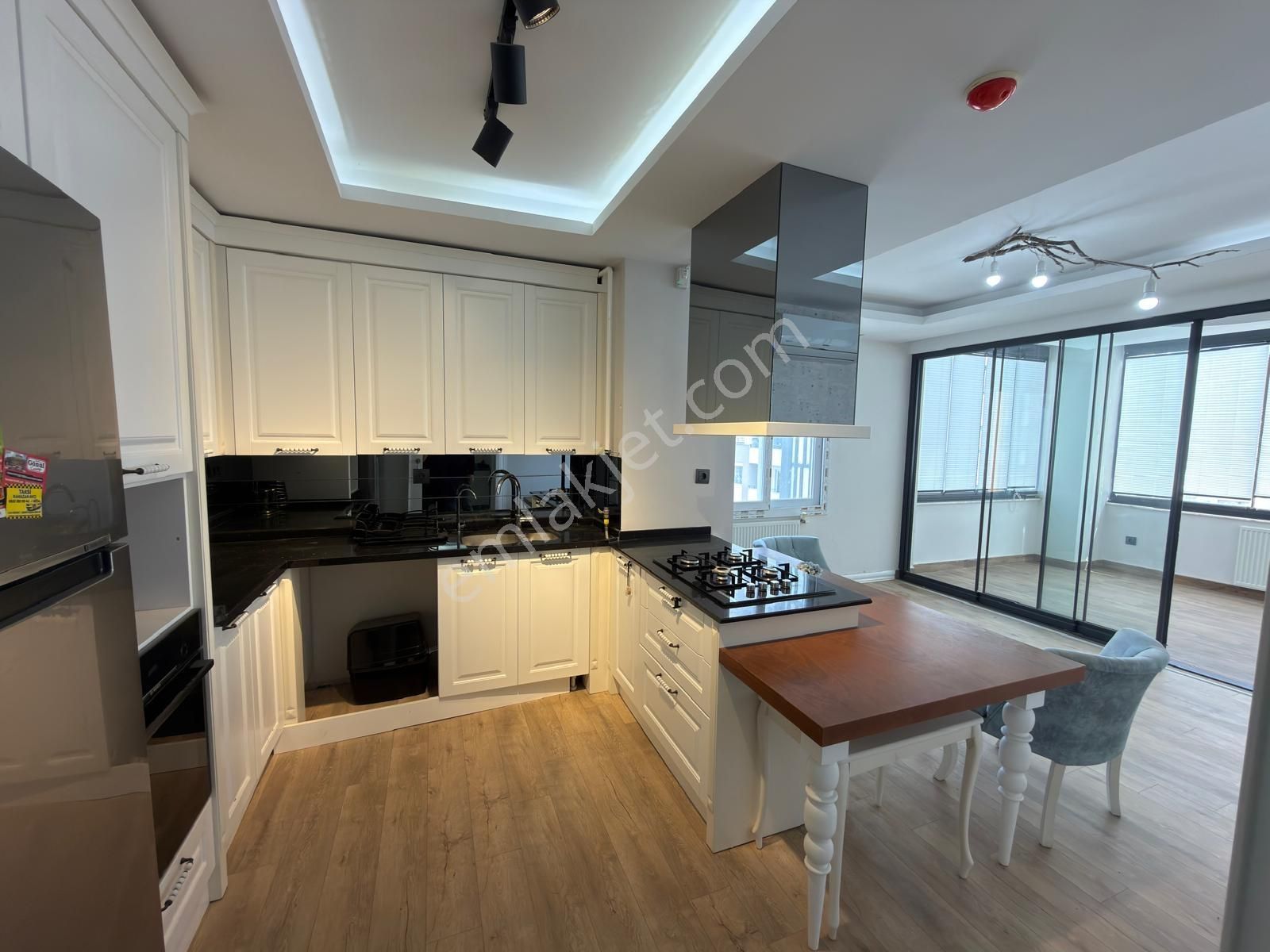 View'den Tece'de Denize 50m Mesafede Eşyalı 4+1 Satılık Daire