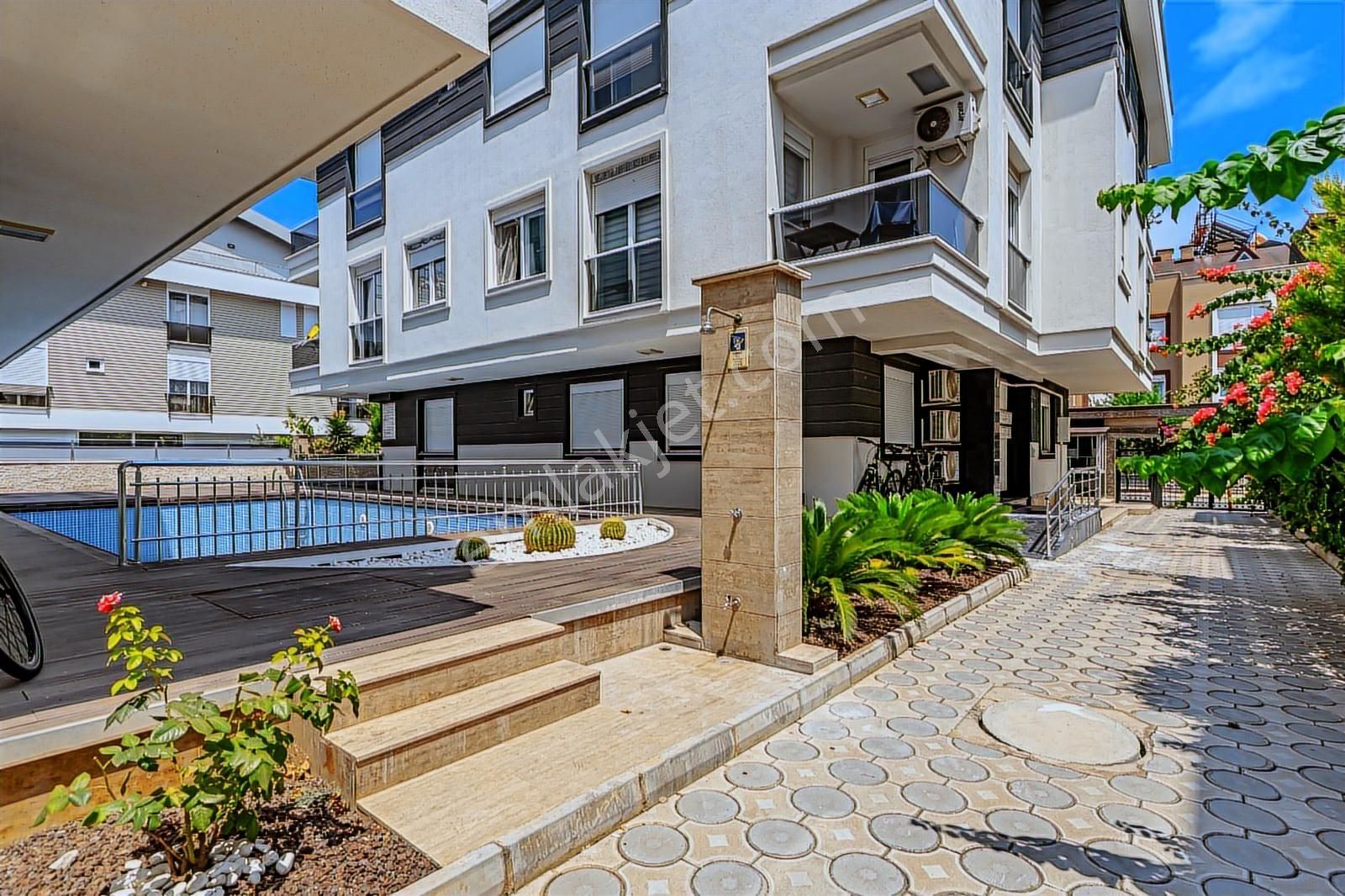 Silara Konutlarında Havuzlu Teraslı Masrafsız 5+1 Çatı Dubleksi - Görsel 2