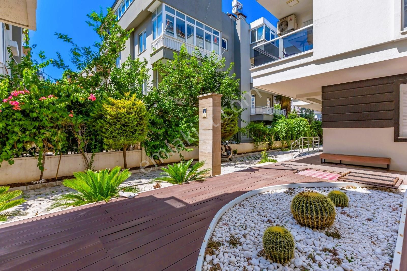 Silara Konutlarında Havuzlu Teraslı Masrafsız 5+1 Çatı Dubleksi - Görsel 24