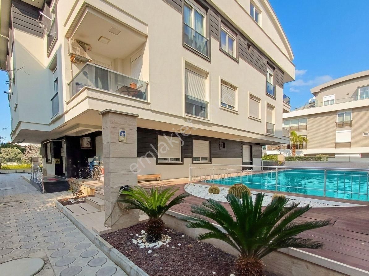 Silara Konutlarında Havuzlu Teraslı Masrafsız 5+1 Çatı Dubleksi