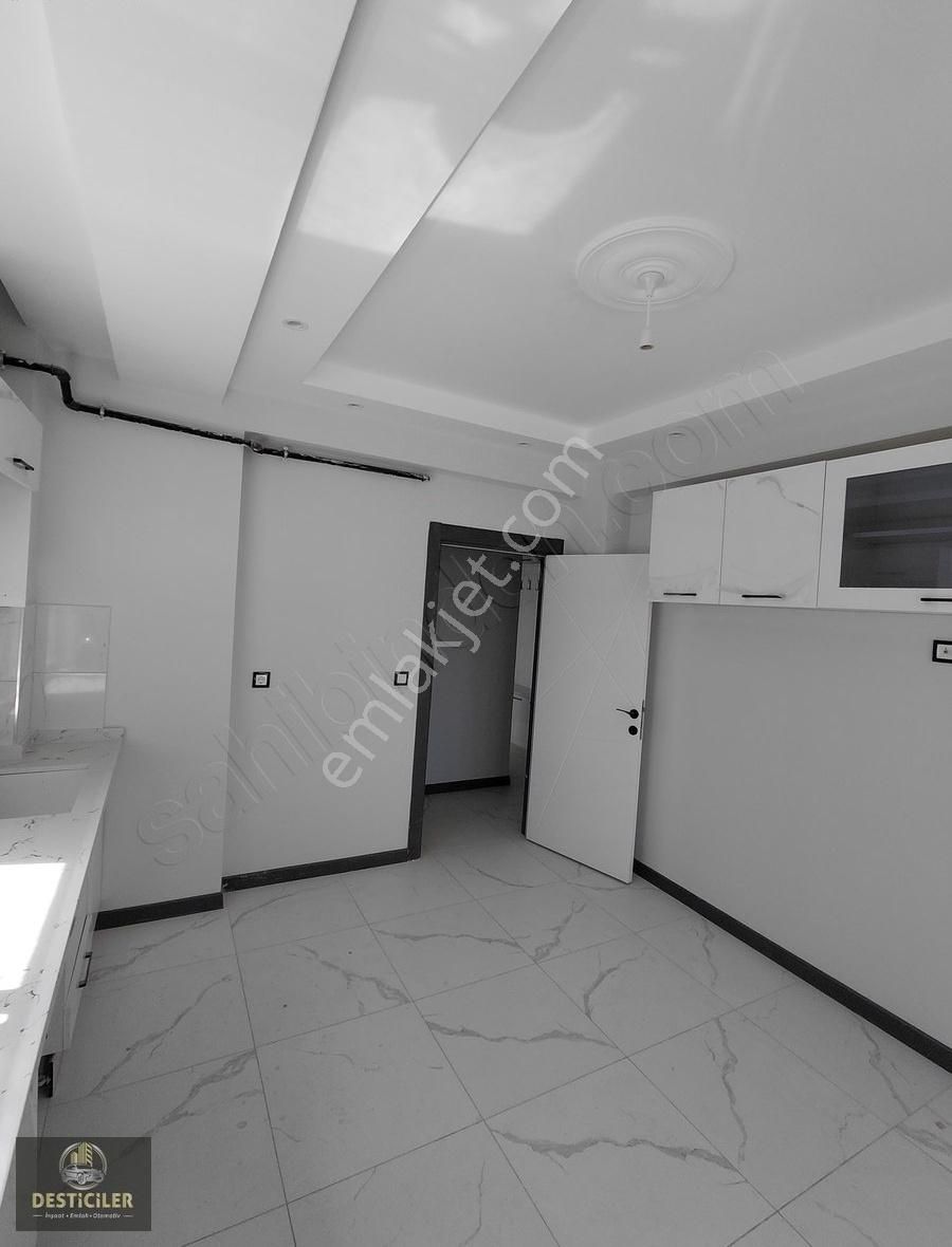 Lt-desticilerden Albayrak Bulvarı Yakını Çift Balkonlu 2+1 - Görsel 11