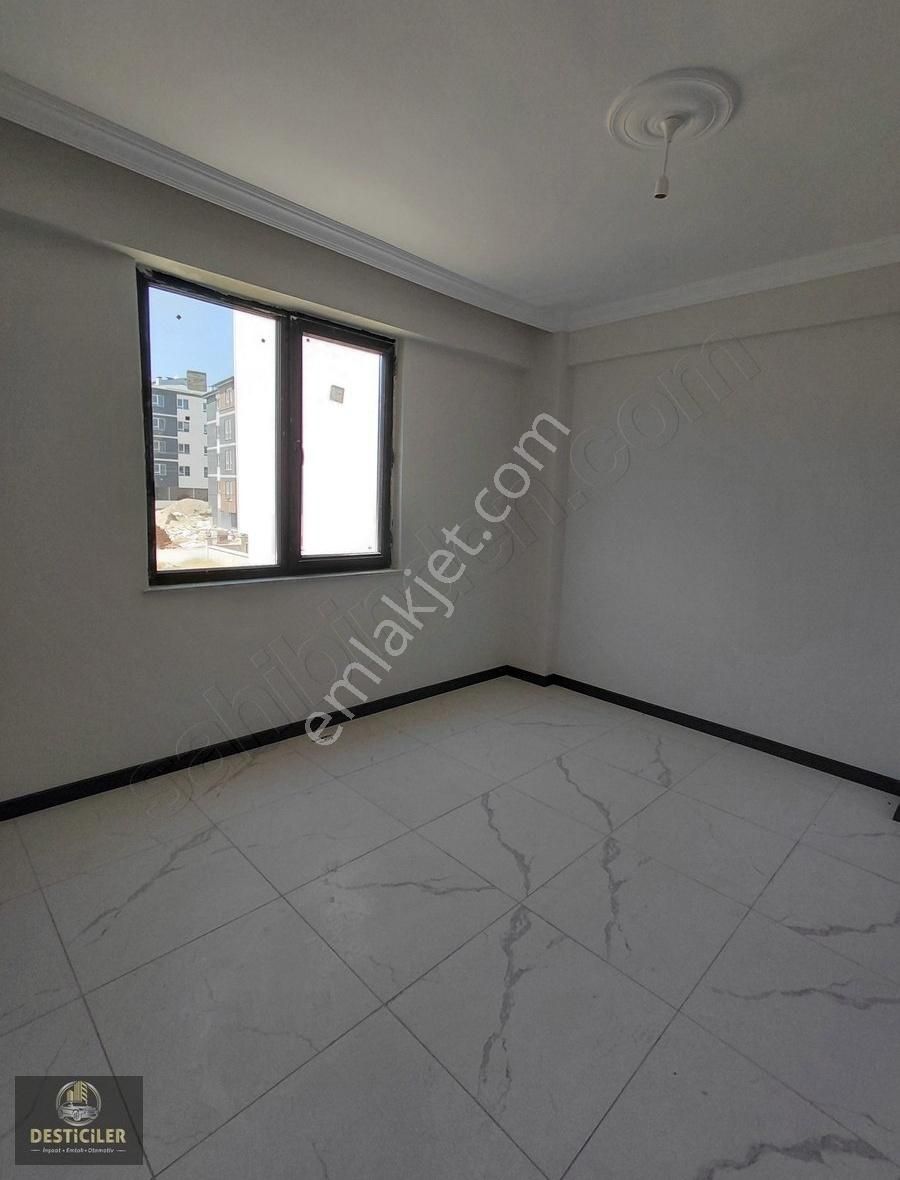 Lt-desticilerden Albayrak Bulvarı Yakını Çift Balkonlu 2+1 - Görsel 5