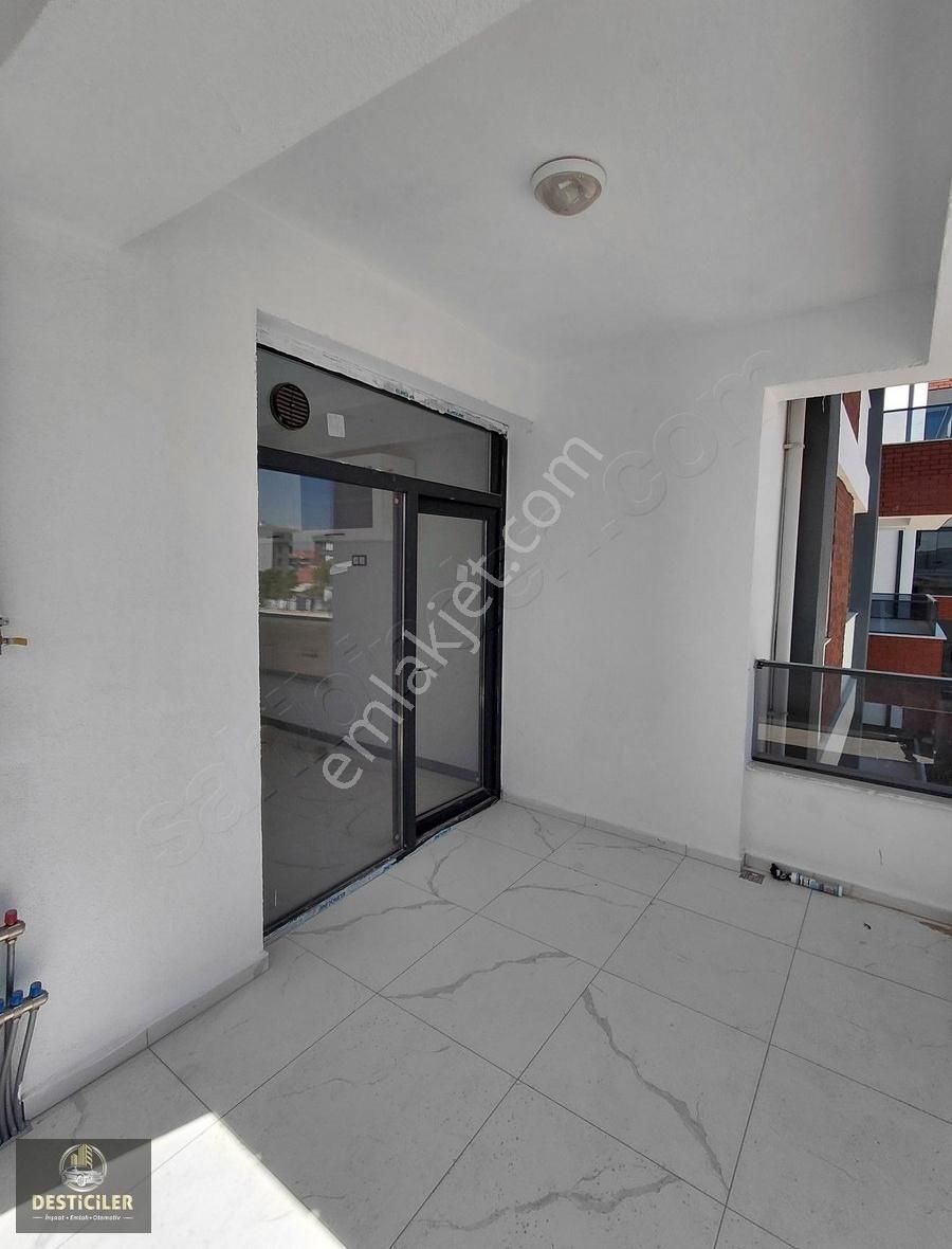 Lt-desticilerden Albayrak Bulvarı Yakını Çift Balkonlu 2+1 - Görsel 4