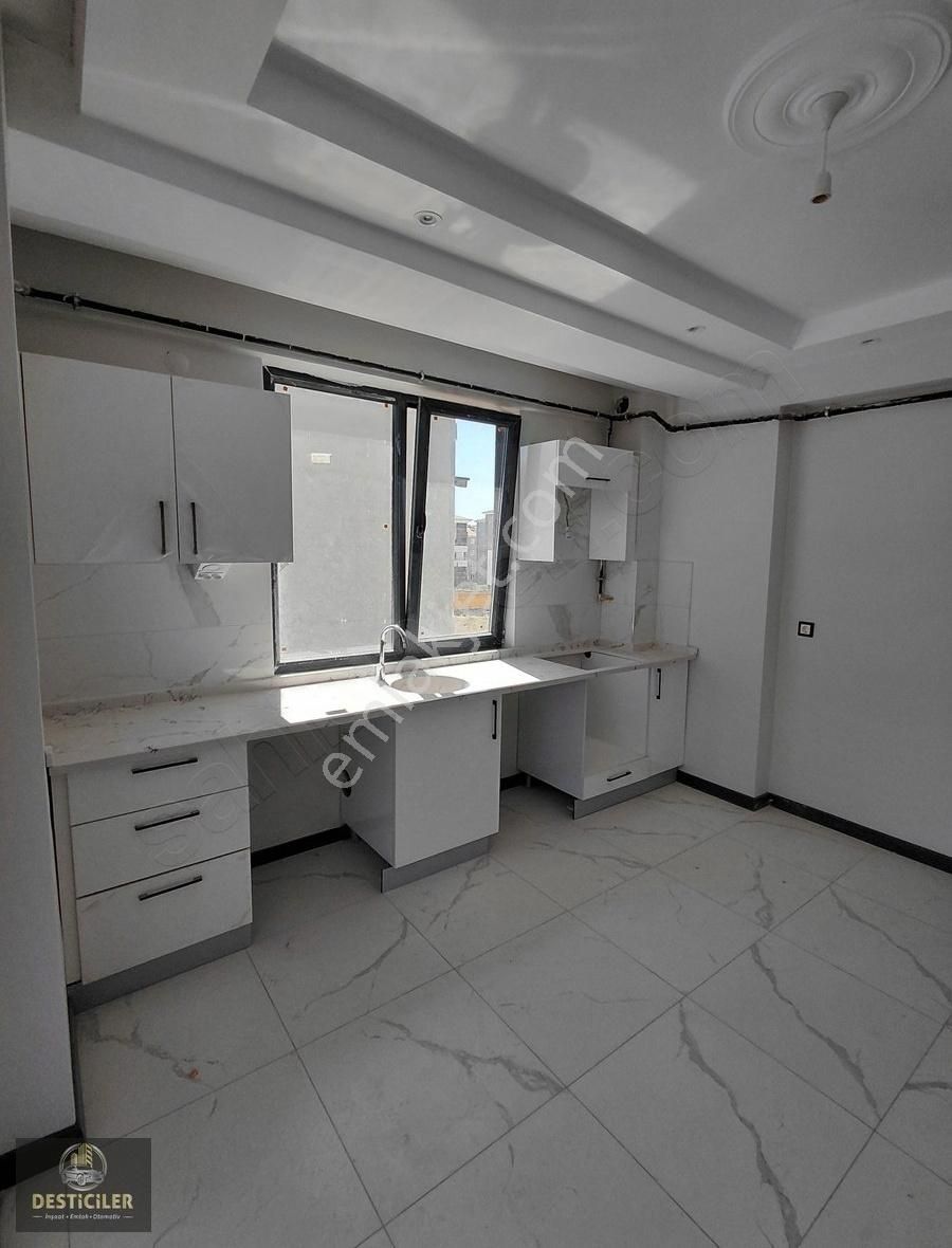 Lt-desticilerden Albayrak Bulvarı Yakını Çift Balkonlu 2+1 - Görsel 2