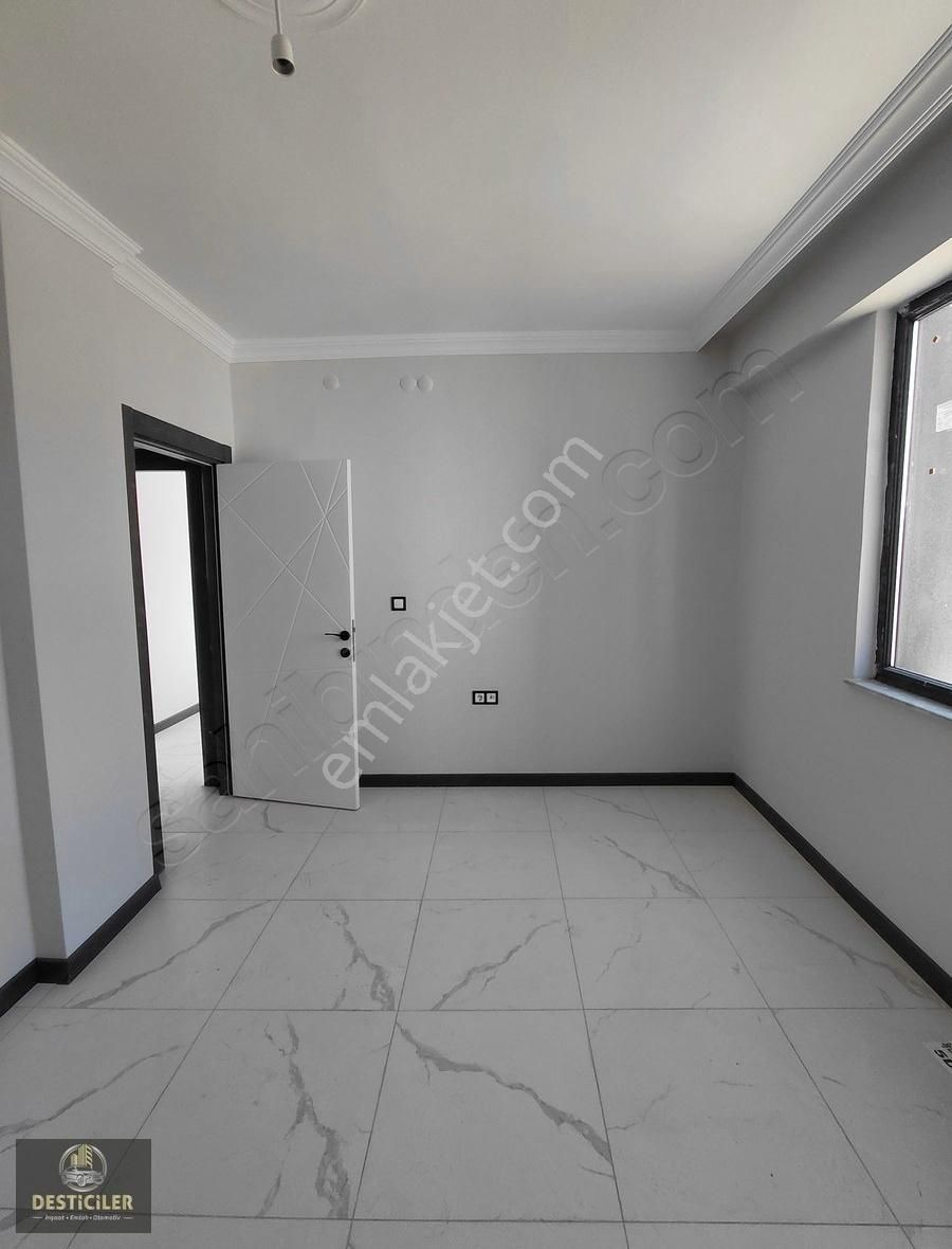 Lt-desticilerden Albayrak Bulvarı Yakını Çift Balkonlu 2+1 - Görsel 15