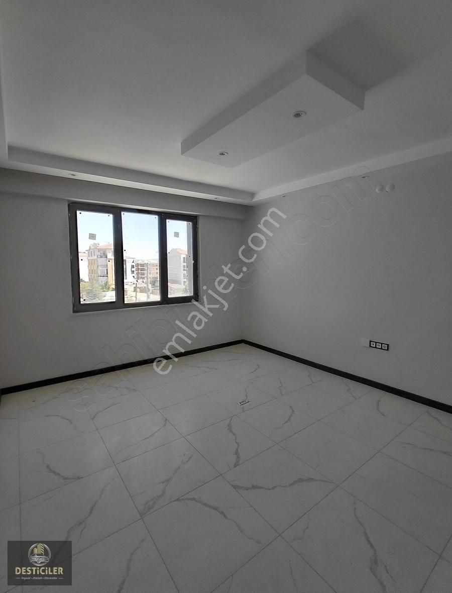 Lt-desticilerden Albayrak Bulvarı Yakını Çift Balkonlu 2+1 - Görsel 7