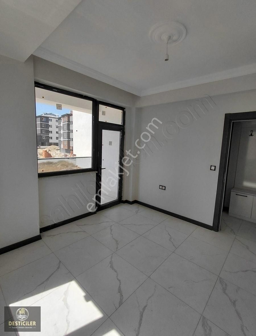 Lt-desticilerden Albayrak Bulvarı Yakını Çift Balkonlu 2+1 - Görsel 9