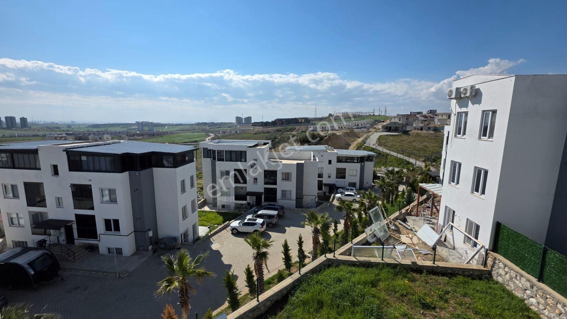 Berrin Nadir'den Az Katlı Yatay Mimari Havuzlu Güvenlikli Site İçi Teras 2+1 - Görsel 11