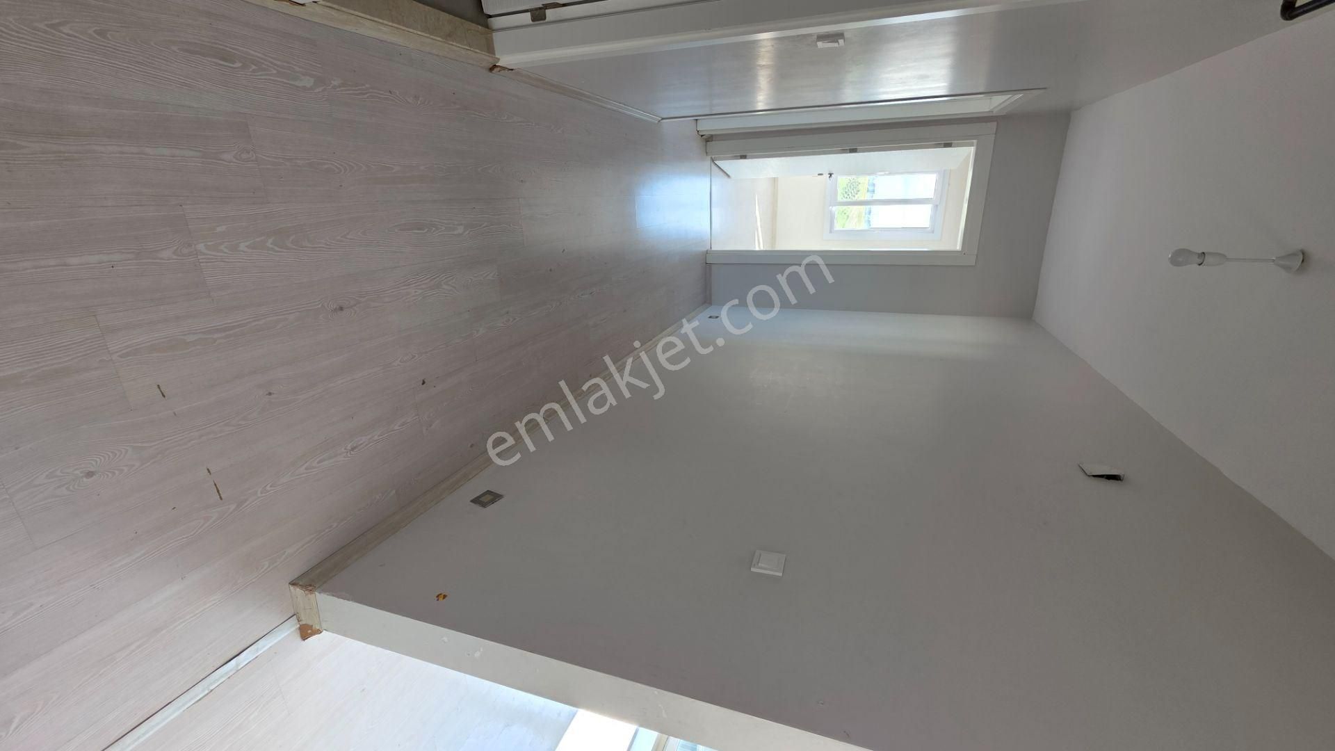 Berrin Nadir'den Az Katlı Yatay Mimari Havuzlu Güvenlikli Site İçi Teras 2+1 - Görsel 14