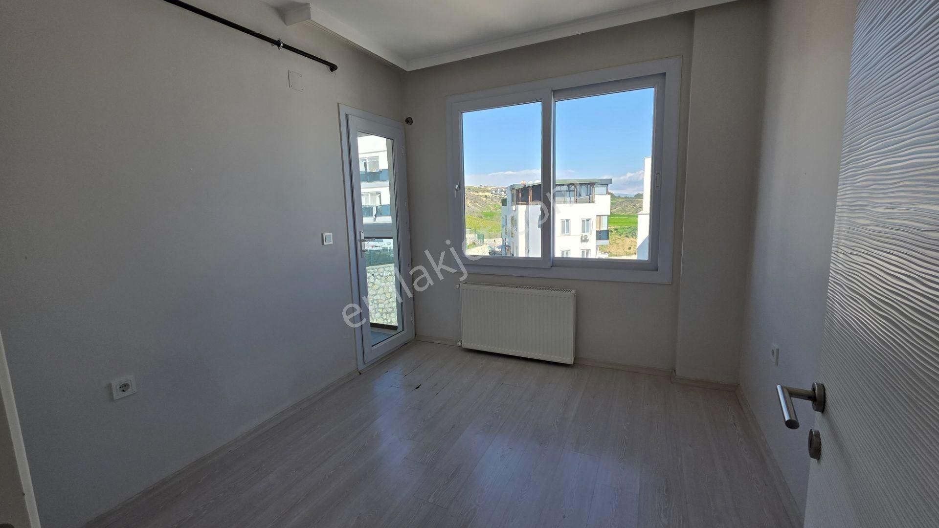 Berrin Nadir'den Az Katlı Yatay Mimari Havuzlu Güvenlikli Site İçi Teras 2+1 - Görsel 18