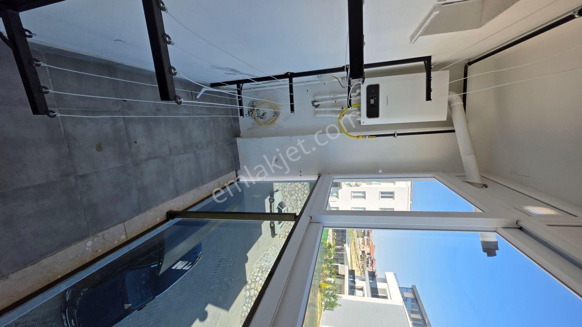 Berrin Nadir'den Az Katlı Yatay Mimari Havuzlu Güvenlikli Site İçi Teras 2+1 - Görsel 21