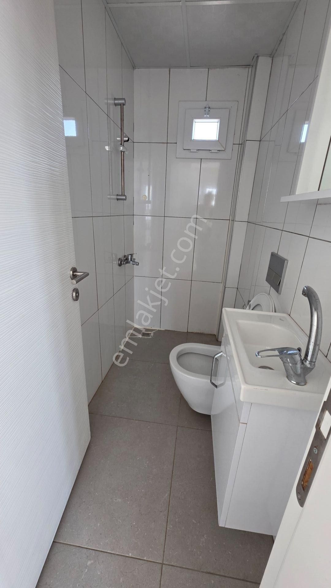 Berrin Nadir'den Az Katlı Yatay Mimari Havuzlu Güvenlikli Site İçi Teras 2+1 - Görsel 17