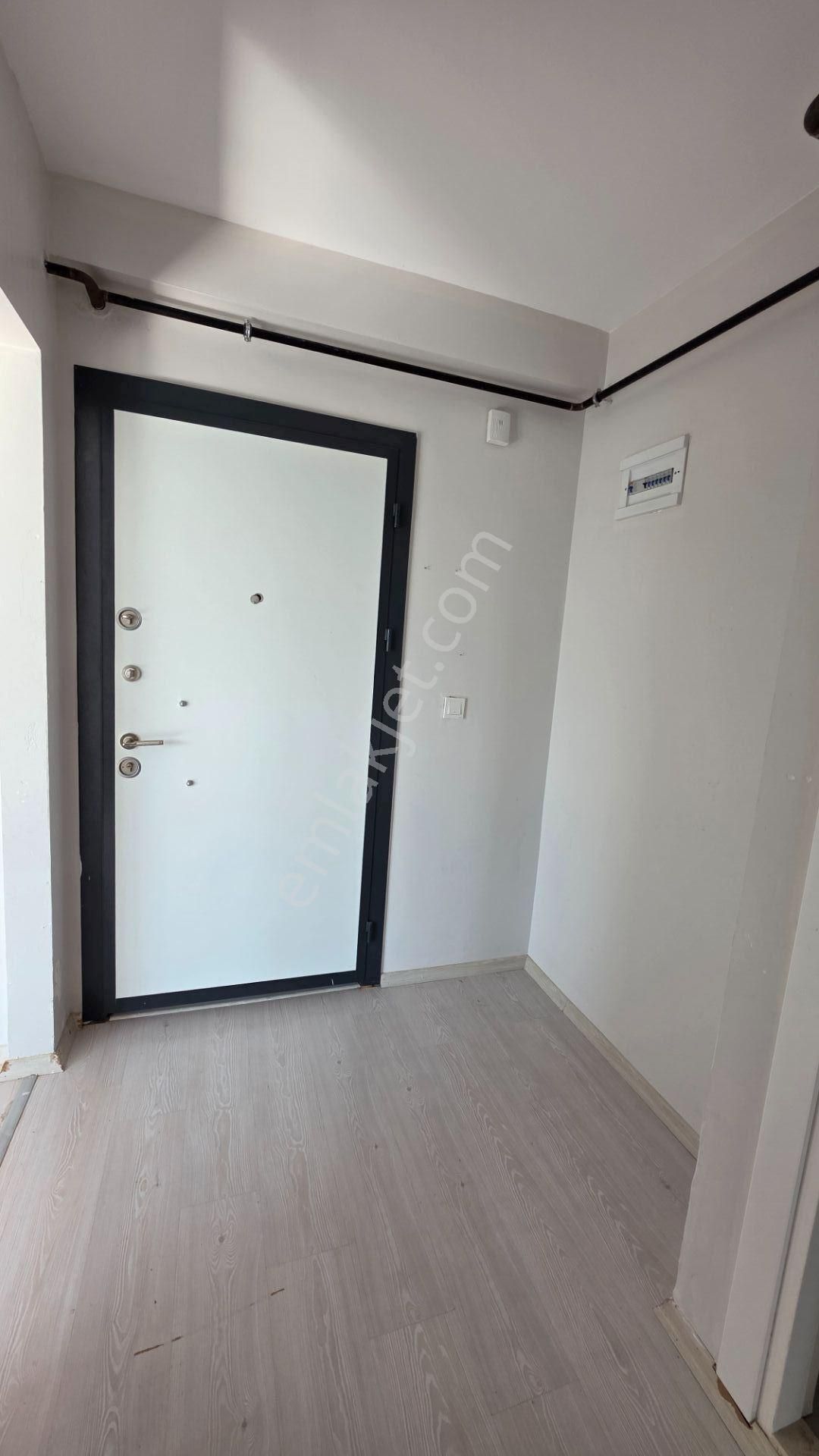 Berrin Nadir'den Az Katlı Yatay Mimari Havuzlu Güvenlikli Site İçi Teras 2+1 - Görsel 24