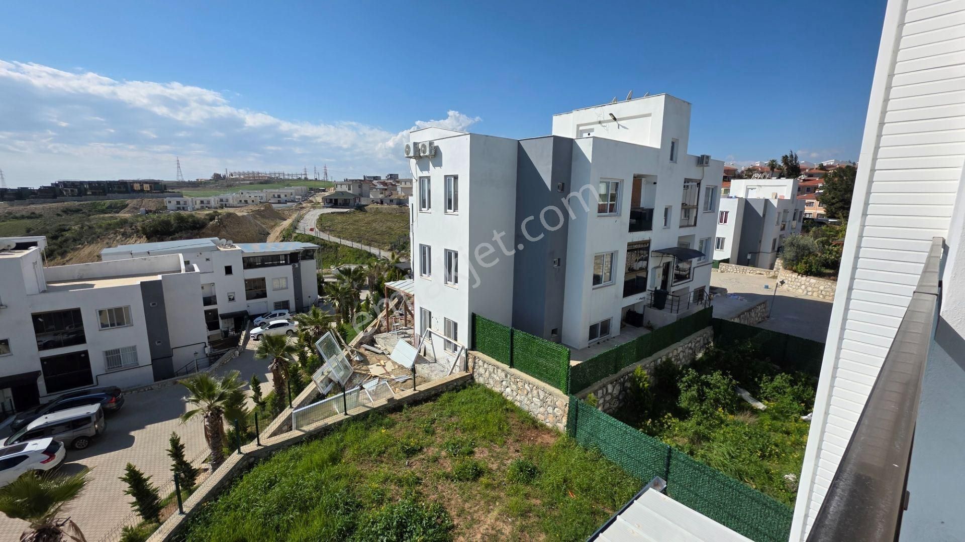 Berrin Nadir'den Az Katlı Yatay Mimari Havuzlu Güvenlikli Site İçi Teras 2+1 - Görsel 10