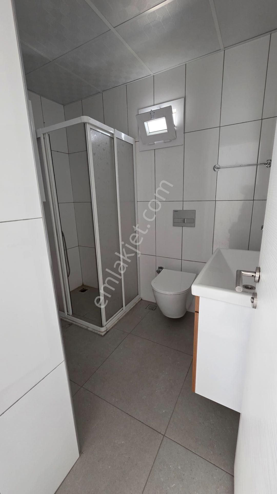 Berrin Nadir'den Az Katlı Yatay Mimari Havuzlu Güvenlikli Site İçi Teras 2+1 - Görsel 27