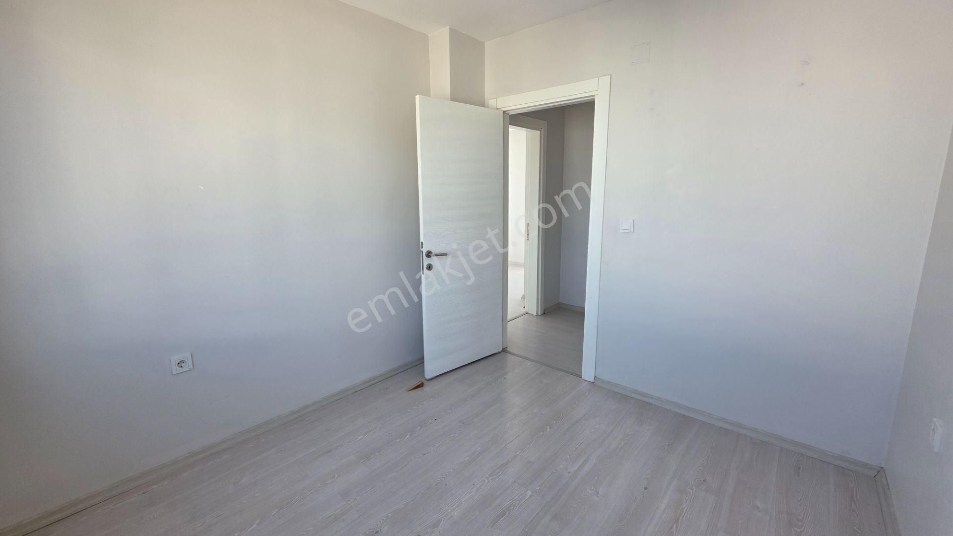 Berrin Nadir'den Az Katlı Yatay Mimari Havuzlu Güvenlikli Site İçi Teras 2+1 - Görsel 19