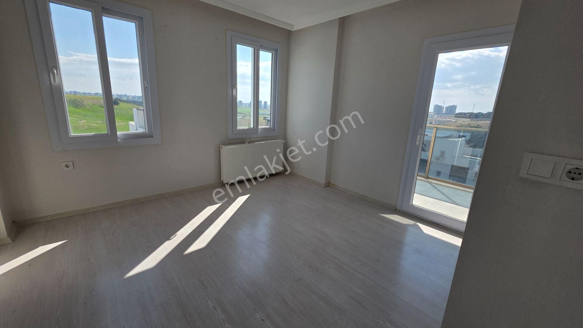 Berrin Nadir'den Az Katlı Yatay Mimari Havuzlu Güvenlikli Site İçi Teras 2+1 - Görsel 15