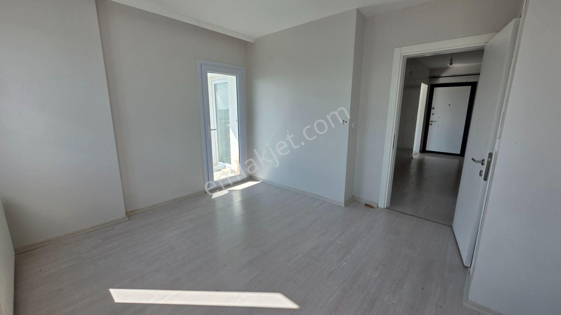 Berrin Nadir'den Az Katlı Yatay Mimari Havuzlu Güvenlikli Site İçi Teras 2+1 - Görsel 16