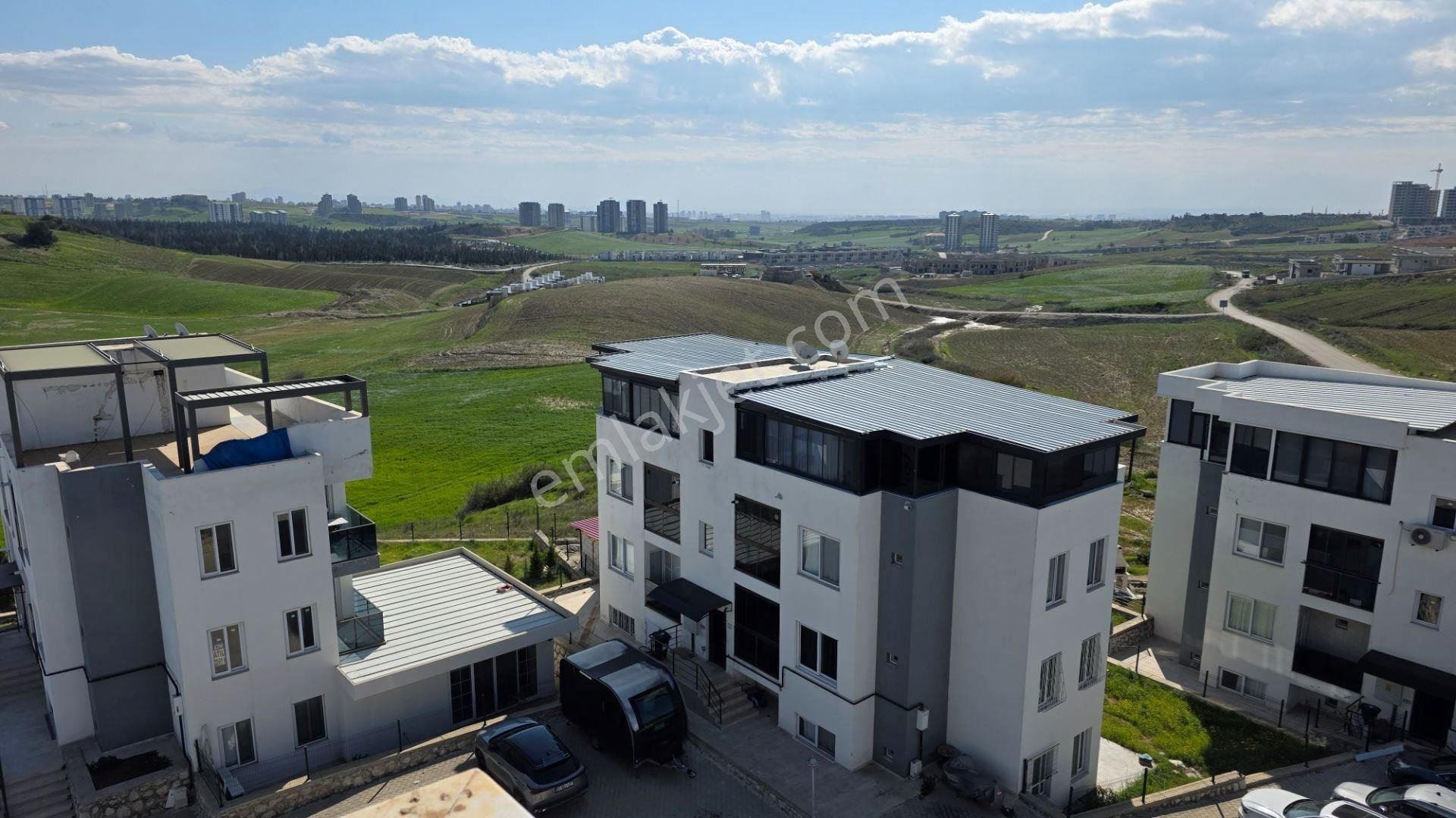 Berrin Nadir'den Az Katlı Yatay Mimari Havuzlu Güvenlikli Site İçi Teras 2+1 - Görsel 29