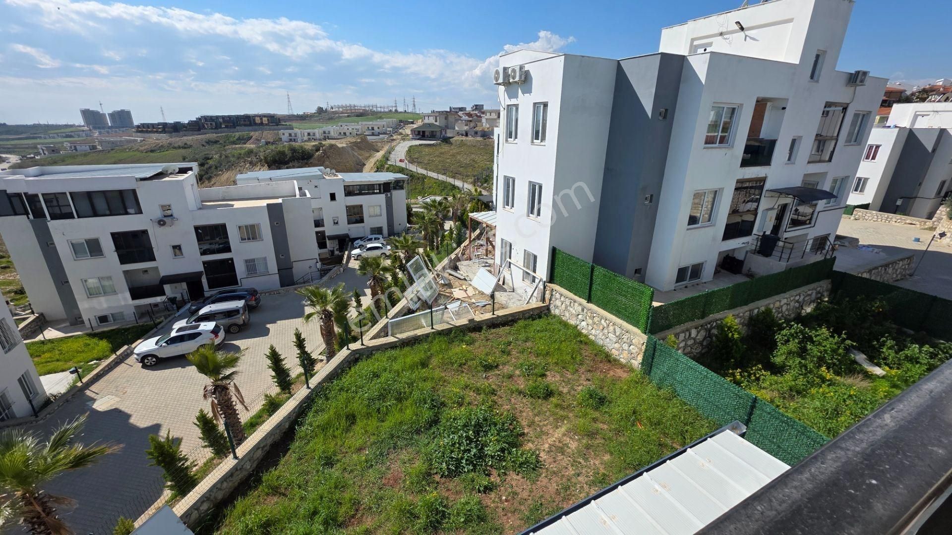 Berrin Nadir'den Az Katlı Yatay Mimari Havuzlu Güvenlikli Site İçi Teras 2+1 - Görsel 9