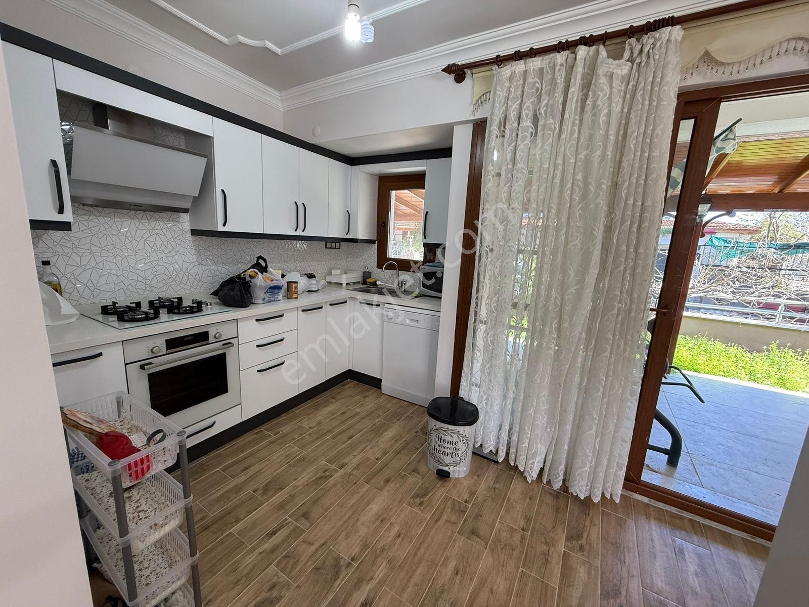 Dikili Çandarlı'da Denize 100 M Mesafede Kiralık Triplex Villa - Görsel 6