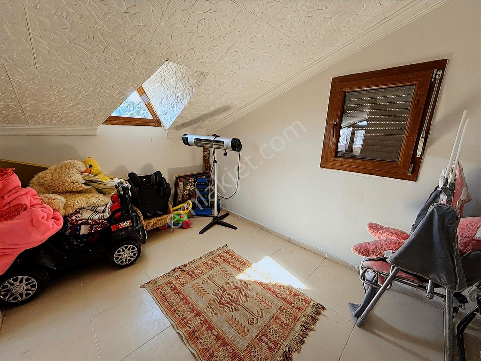 Dikili Çandarlı'da Denize 100 M Mesafede Kiralık Triplex Villa - Görsel 31