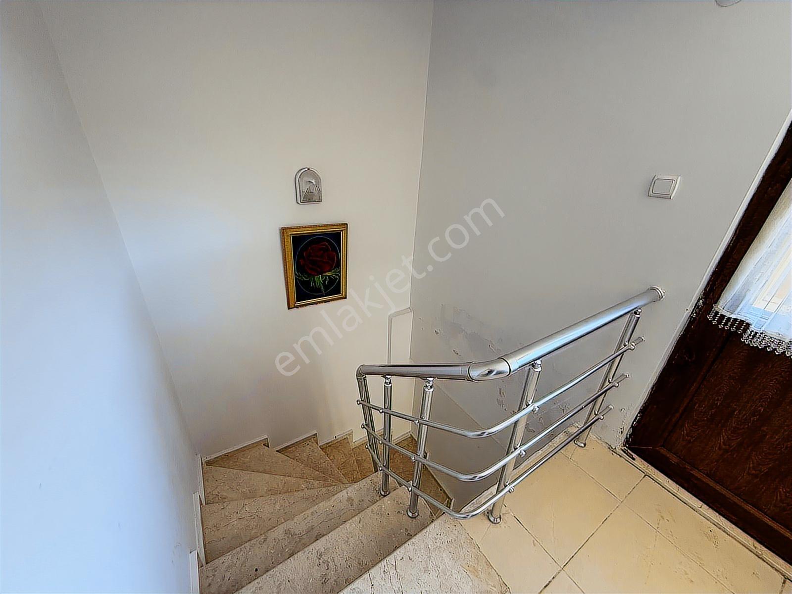 Dikili Çandarlı'da Denize 100 M Mesafede Kiralık Triplex Villa - Görsel 14