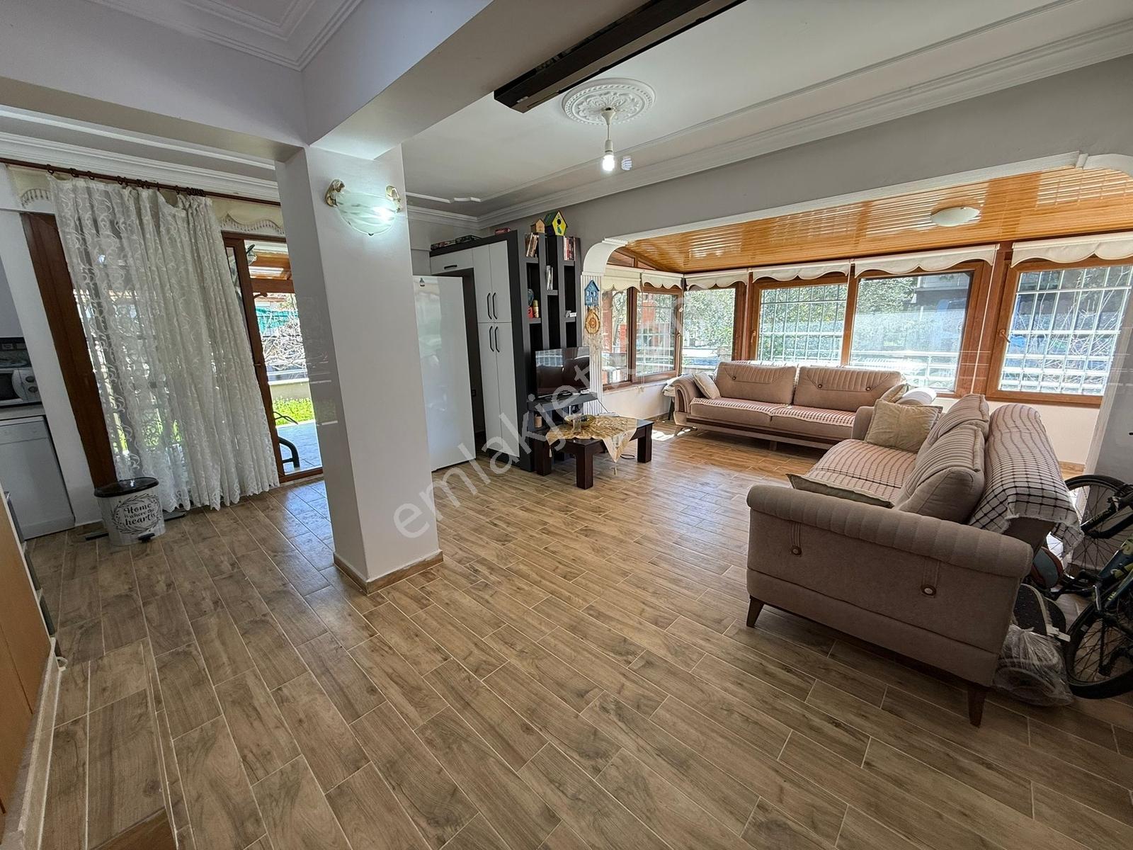 Dikili Çandarlı'da Denize 100 M Mesafede Kiralık Triplex Villa - Görsel 2